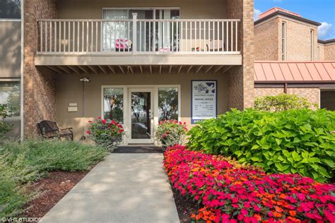 apartments in elk grove village.